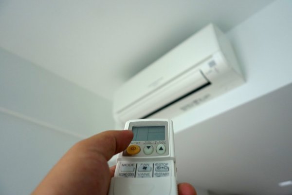 How to blow the cold air in summer most effectively and save electricity? The air conditioner factory exposure direction setting is the key